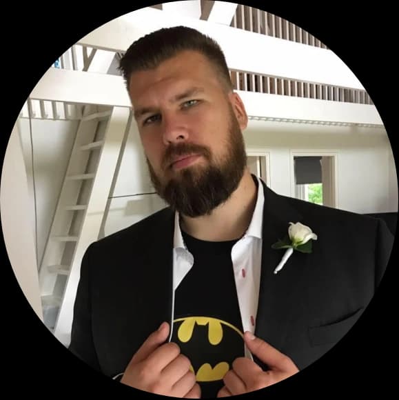 Porträtt av John Farell, Backend-utvecklare och teknikutforskare på Webosaurus